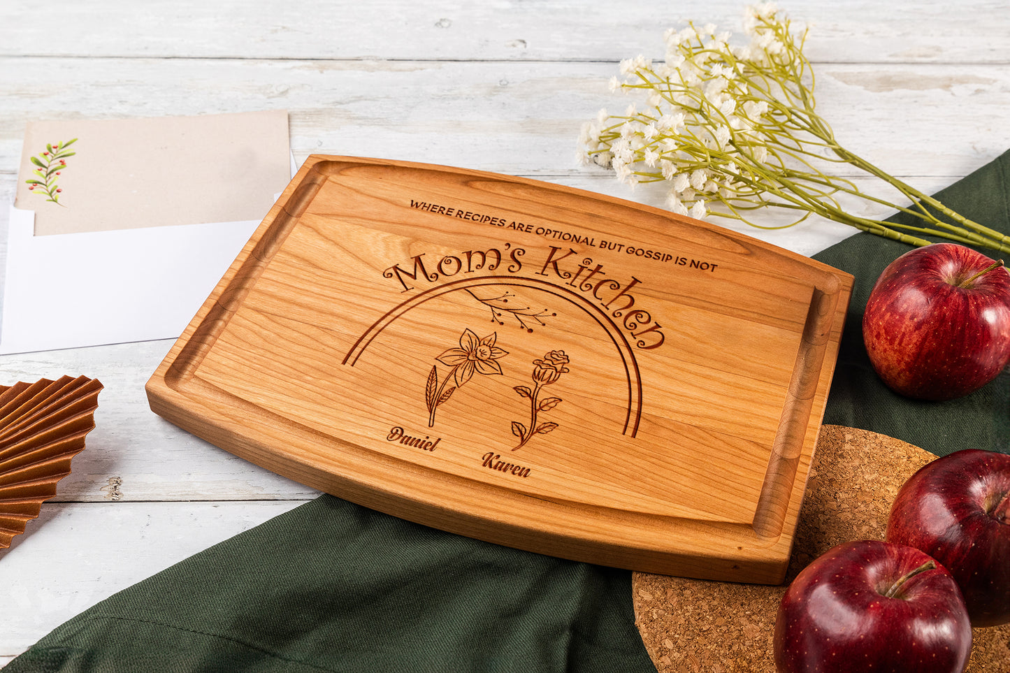 Personalized Birth Flower Cutting Board – Custom Gift for Mom or Grandma