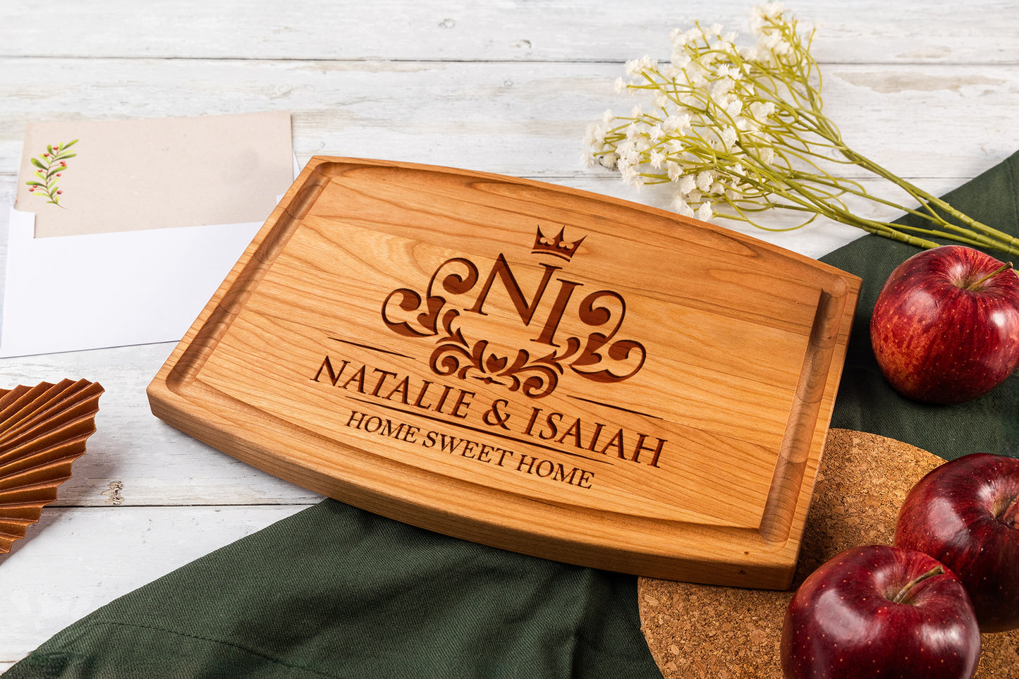 Personalized Cutting Board with Crown and Flourish Design - Tayfus